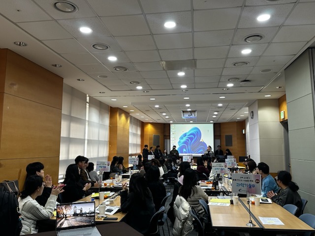 ▲ 경북교육청(교육감 임종식)은 19일 경주시에 있는 교원드림센터에서 도내 교사 180여 명이 참석한 가운데 ‘2026학년도 대학수학능력시험 경북 모의평가 함께 만드는 수능형 문항 교원 한마당’을 개최했다.ⓒ경북교육청