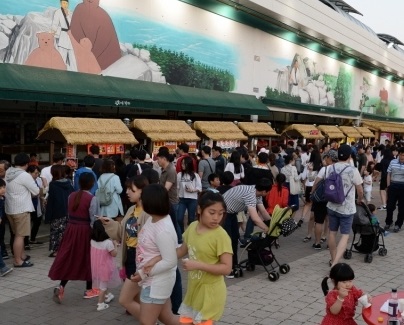 ▲ 공주시가 주관한 ‘밤마실 야시장 모습.ⓒ공주시