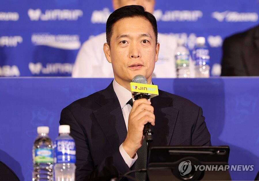 ▲ 창단 첫 10연패를 당한 삼성화재의 김상우 감독이 자진 사퇴했다.ⓒ연합뉴스 제공