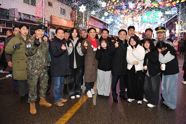 ▲ 이날 최문순 군수와 김진태 도지사, 신경호 도교육감, 박대현 도의원, 류희상 군의장과 군의원, 군부대 지휘관과 지역 기관사회단체장들이 참석했다. ⓒ화천군