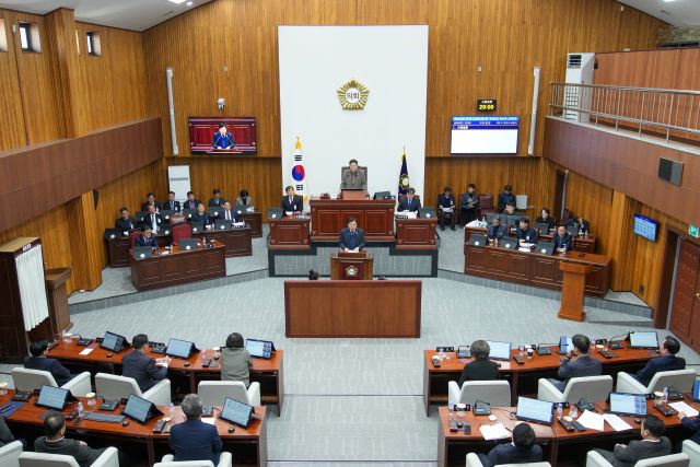 ▲ 경주시의회는 지난 19일 본회의장에서 제294회 제2차 정례회 제4차 본회의를 폐회했다.ⓒ경주시의회