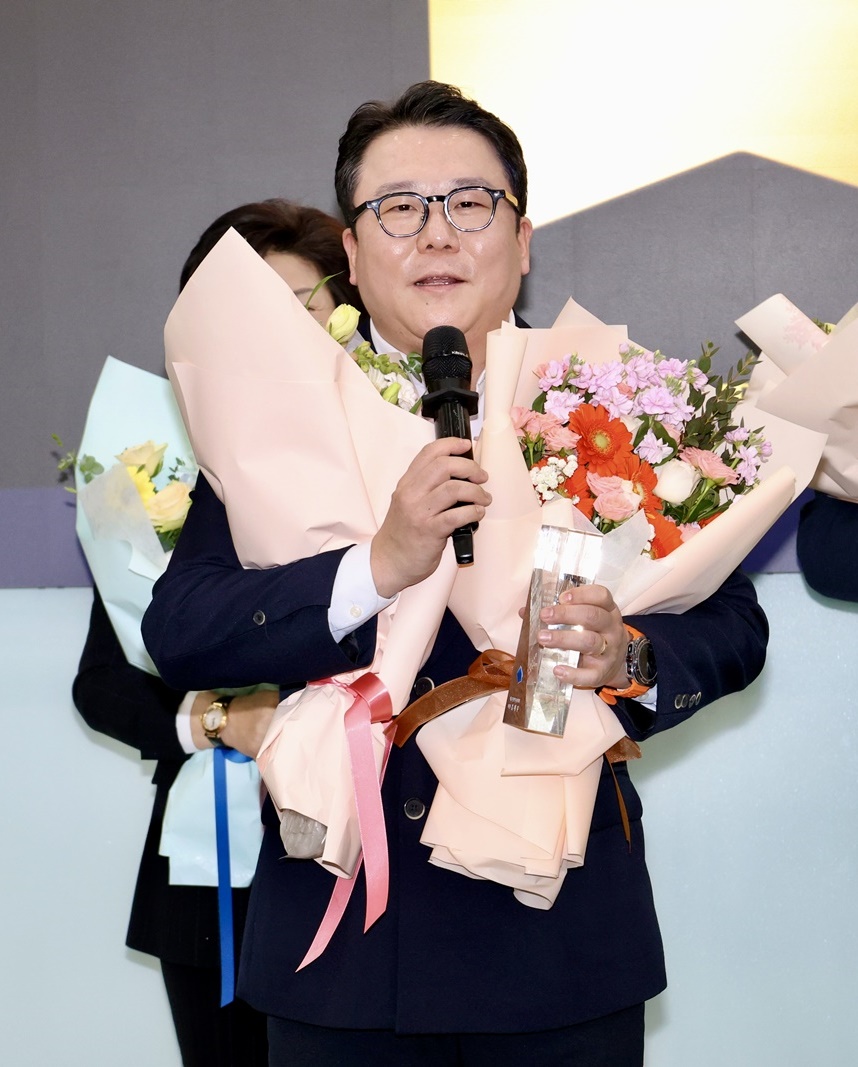 ▲ 김태우 대구시의원은 18일 대구 엑스코(EXCO)에서 열린 대구경북인터넷기자협회 정기총회에서 우수의원상을 수상했다.ⓒ대구경북인터넷기자협회