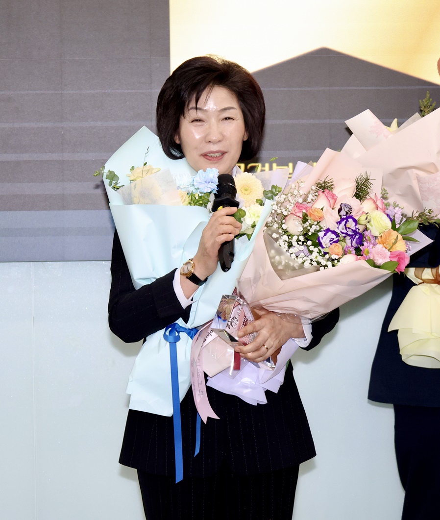 ▲ 박종필 대구시의원이 18일 대구 엑스코(EXCO)에서 열린 대구경북인터넷기자협회 정기총회에서 우수의원상을 수상했다.ⓒ대구경북인터넷기자협회