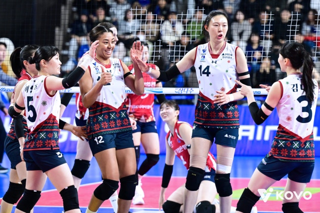 ▲ 현대건설이 기업은행을 잡고 파죽의 6연승을 달렸다.ⓒKOVO 제공