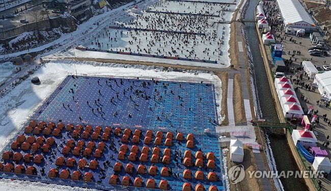 ▲ 지난해 열린 홍천강 꽁꽁축제 모습. ⓒ연합뉴스