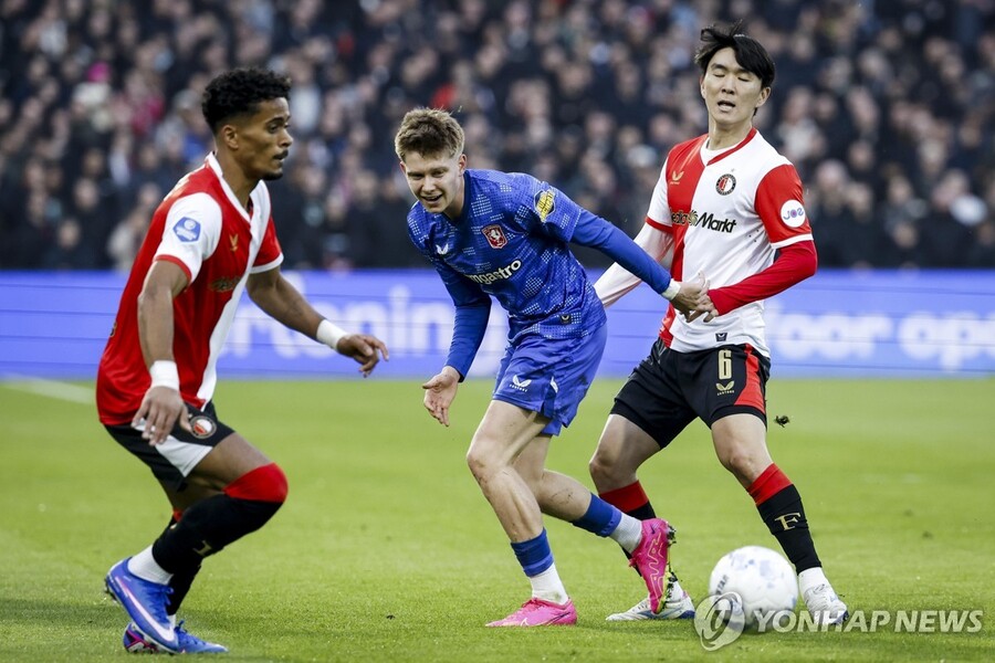 ▲ 황인범이 부상에서 복귀해 처음으로 선발 출전했고, 페예노르트는 1-1 무승부를 기록했다.ⓒ연합뉴스 제공