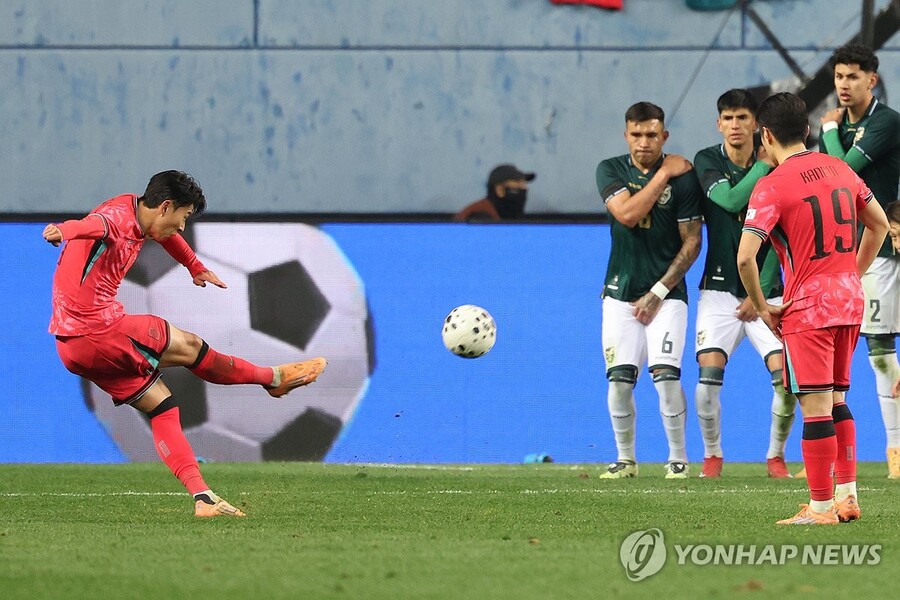 ▲ 손흥민이 볼리비아와 평가전에서 터트린 확상적인 프리킥 골이 '2025 KFA 올해의 골'로 선정됐다.ⓒ연합뉴스 제공