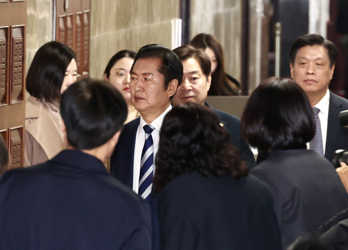 ▲ 정청래 더불어민주당 대표가 22일 국회에서 열린 비공개 의원총회에 참석하고 있다. ⓒ뉴시스