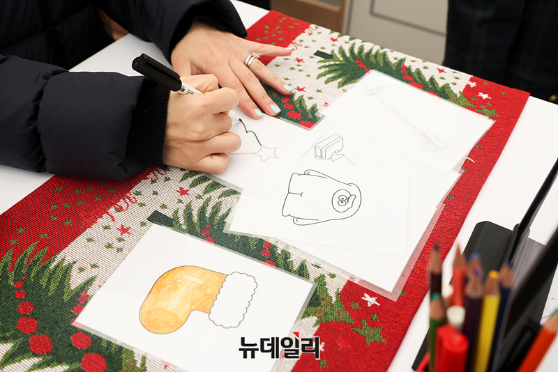 ▲ 로보락이 스타필드 고양점에 내년 1월 2일까지 '메리 클린마스'를 주제로 아이스링크 팝업을 진행한다. ⓒ서성진 기자