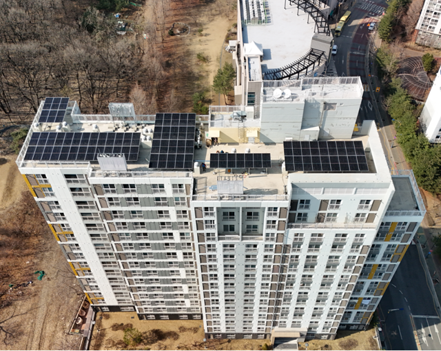 ▲ 경기주택도시공사의 ESG경영 수준을 진단 중 좋은 평가를 받은 '하남덕풍 임대주택 태양광 설비'. ⓒ경기주택도시공사 제공