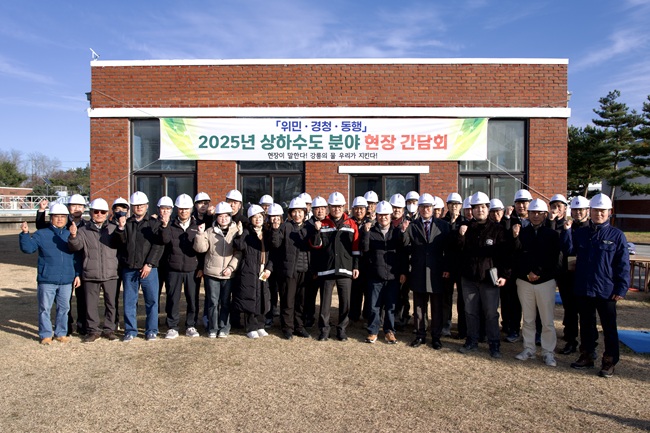 ▲ 김홍규 시장이 22일 훈련 현장을 방문해 질식·중독 사고 예방을 위한 현장 중심의 안전관리를 강화할 것을 당부했다. ⓒ강릉시