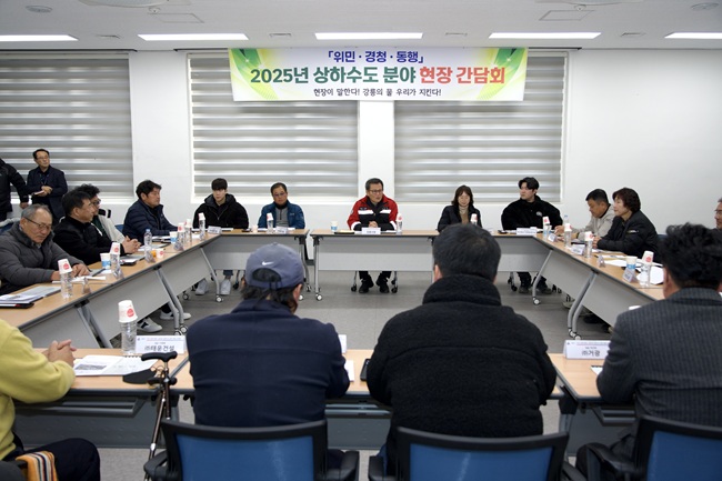 ▲ 김홍규 시장이 22일 훈련 현장을 방문해 질식·중독 사고 예방을 위한 현장 중심의 안전관리를 강화할 것을 당부했다. ⓒ강릉시