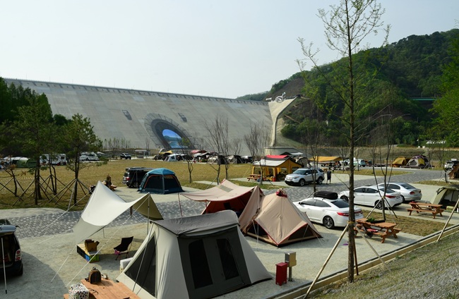 ▲ 평화의 댐 오토캠핑장 모습. ⓒ화천군