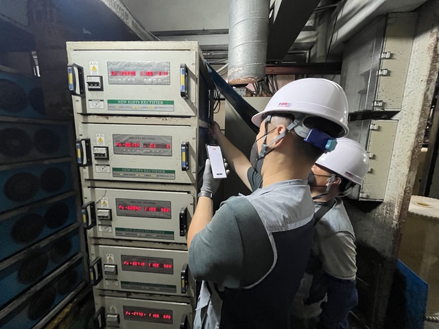 ▲ 한국생산성본부 전문 컨설턴트가 에너지 진단을 실시하고 있다. ⓒ한국생산성본부