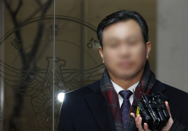 ▲ 통일교의 정치권 불법 로비 의혹과 관련해 통일교 세계본부 총무처장을 지냈던 조모씨가 23일 서울 서대문구 경찰청에 참고인 신분으로 출석하고 있다. ⓒ연합뉴스