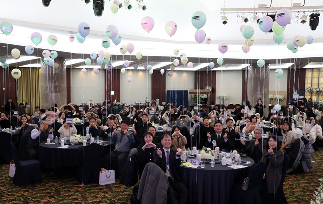 ▲ 강원랜드 사회공헌재단 및 강원랜드 마음채움센터가 지난 22일 하이원 팰리스호텔에서 '2025년 학교사회복지사업 및 청소년 중독예방 아카데미 성과공유회'를 공동 개최했다. ⓒ강원랜드