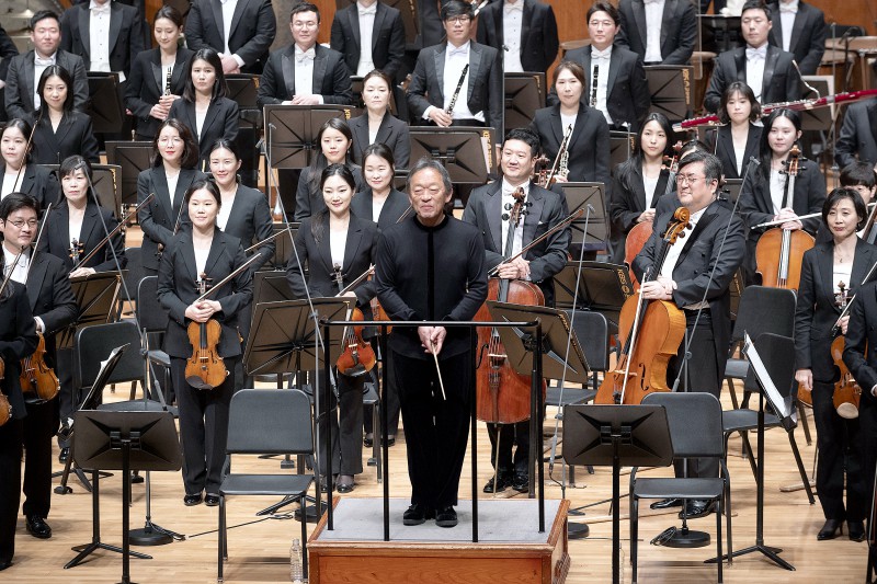 ▲ KBS교향악단과 지휘자 정명훈.ⓒKBS교향악단