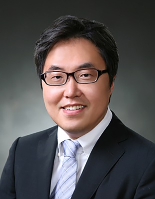 ▲ 계명대학교(총장 신일희) 행정학과 이윤석 교수가 지난 19일 경북대학교에서 열린 ‘2025년 한국정부학회 동계학술대회 및 총회’에서 한국정부학회 제47대 회장으로 선출됐다(계명대 행정학과 이윤석 교수).ⓒ계명대