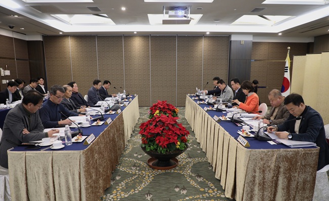 ▲ 강원랜드가 지난 23일 정선 강원랜드 그랜드호텔 6층에서 제227차 이사회를 열고 2026년도 예산 및 운영계획안(안) 등 6개 안건을 심의해 의결했다. ⓒ강원랜드