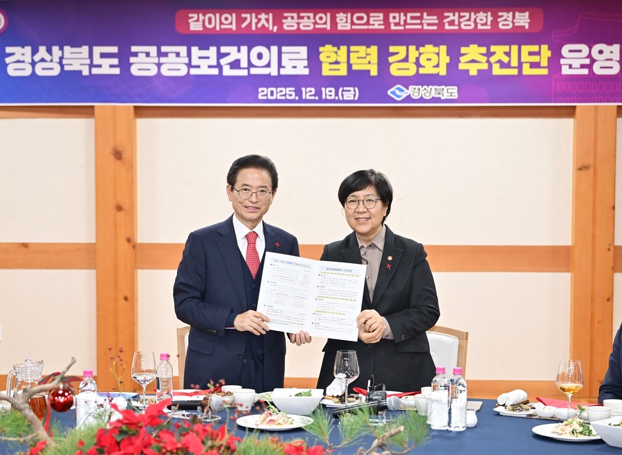 ▲ 경북을 방문한 정은경 복지부장관이 간담회 일정을 마친 뒤 운영위원회에 참석해, 지역의료와 공공의료 강화 방안에 대해 의견을 나눴다.ⓒ경북도