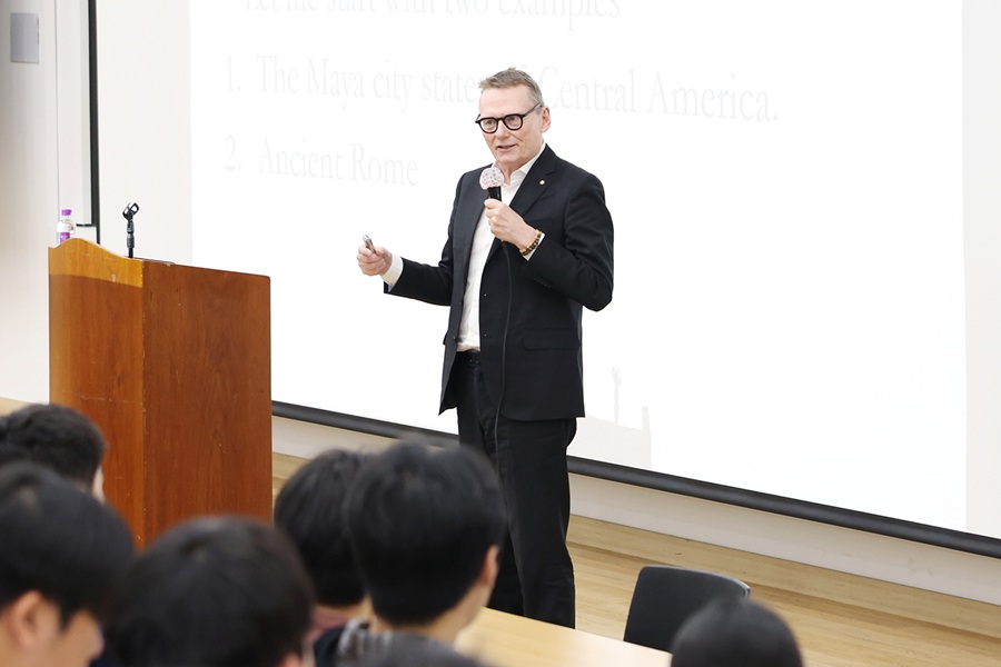 ▲ 제임스 로빈슨 미국 시카고대학 교수 특강 모습.ⓒ중앙대