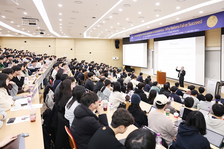 ▲ 제임스 로빈슨 미국 시카고대학 교수 초청특강 현장 모습.ⓒ중앙대
