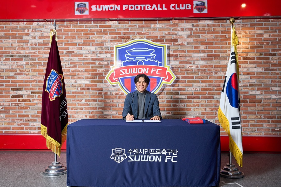▲ 수원FC가 김은중 감독과 결별하고 박건하 감독은 선임했다.ⓒ수원FC 제공