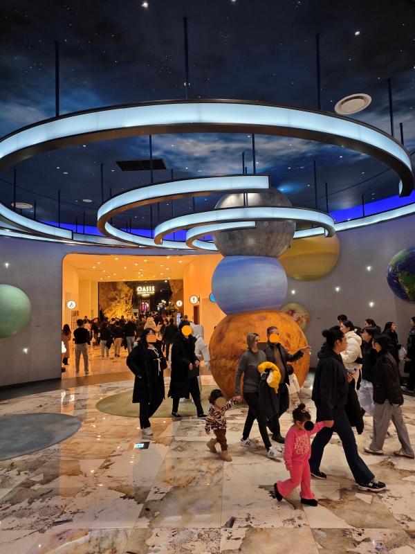 ▲ 25일 인스파이어를 찾은 외국인 관람객들 ⓒ최신혜 기자