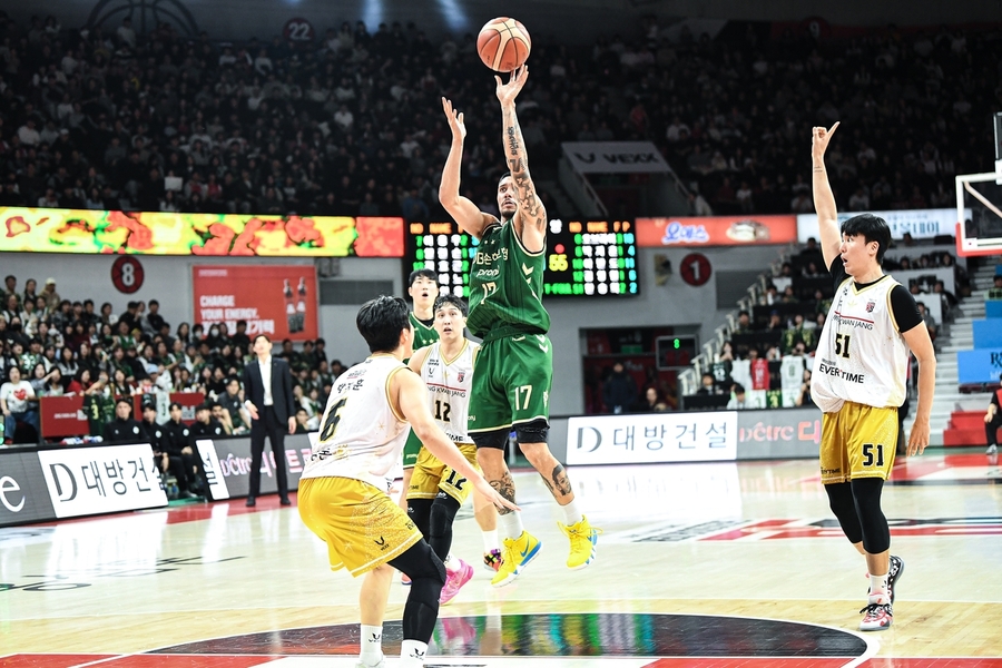 ▲ DB가 갈길 바쁜 정관장을 격파했고, 정광장은 선두 경쟁에서 밀리게 됐다.ⓒKBL 제공