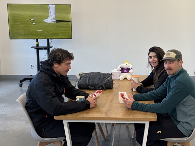 ▲ 외국인 원스톱 서비스 라운지를 이용중인 고객. ⓒ강원랜드