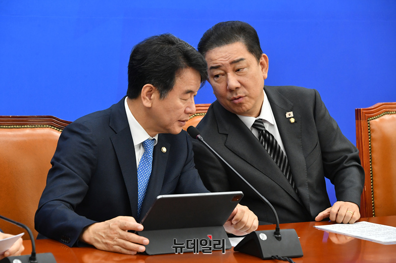 ▲ 김병기(오른쪽) 더불어민주당 원내대표와 문진석 원내운영수석부대표.ⓒ뉴데일리 DB.
