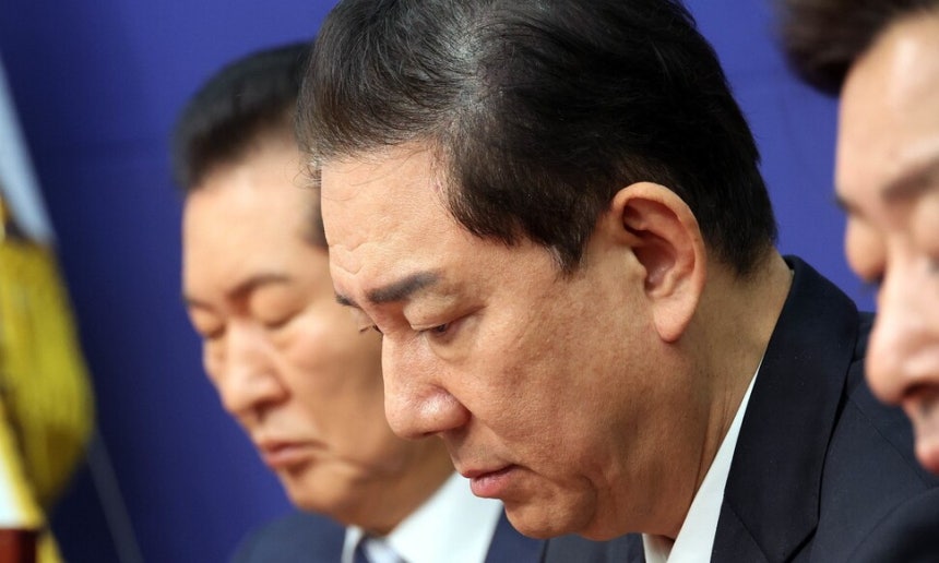 野 "의원직 사퇴", 與도 "처신 고민해야" … 김병기, 전방위 사퇴 압박