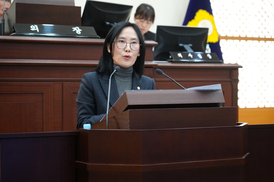 ▲ 영천시의회 배수예 의원은 행정사무감사와 예산 심의 과정에서 필수 자료가 부실하게 제출된 사례를 언급하며, 행정 신뢰 회복을 촉구했다.ⓒ영천시의회