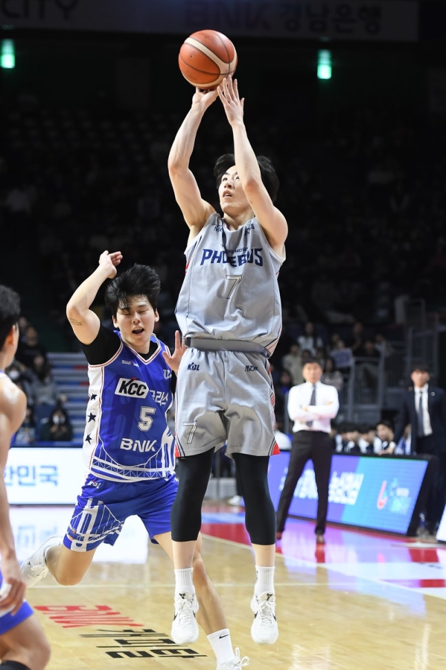 ▲ 서명진의 활약을 앞세운 현대모비스가 KCC를 2연패로 빠뜨렸다.ⓒKBL 제공