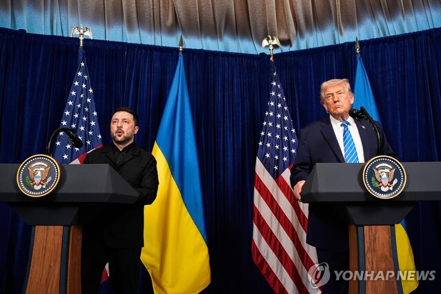 ▲ 28일(현지시각) 미국 플로리다주 마러라고 리조트에서 회담 결과를 설명하는 볼로디미르 젤렌스키 우크라이나 대통령과 도널드 트럼프 미국 대통령. 출처=APⓒ연합뉴스