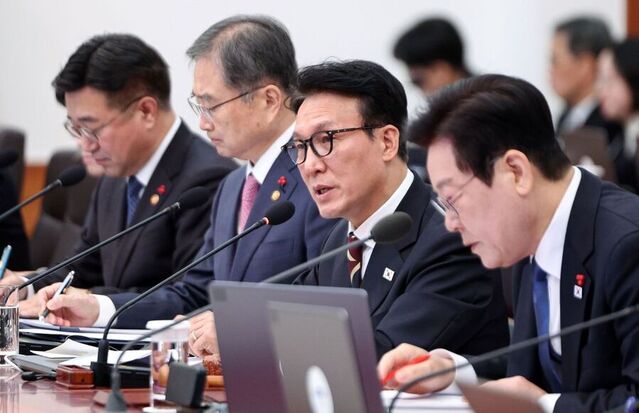 ▲ 김민석 국무총리가 30일 청와대에서 열린 국무회의에서 발언하고 있다. ⓒ뉴시스