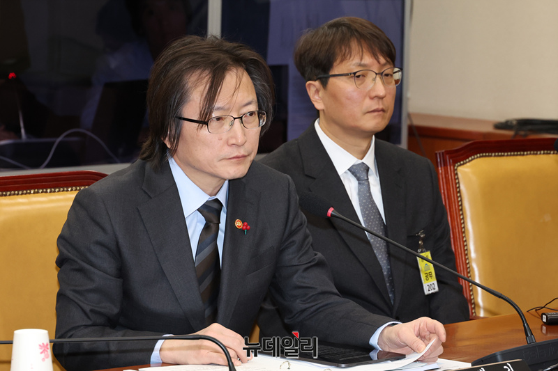 ▲ 주병기 공정거래위원장이 30일 오전 국회에서 열린 쿠팡 침해사고 및 개인정보 유출, 불공정 거래, 노동환경 실태 파악과 재발방지 대책 마련을 위한 연석 청문회에서 의원들의 질문에 답하고 있다. ⓒ이종현 기자