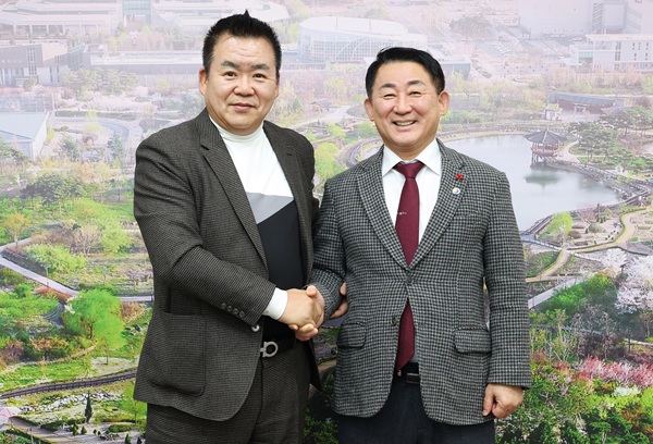 ▲ 30일 서철모 구청장은 본지와 만남을 통해 민선 8기를 안정적으로 마무리하고, 민선 9기에는 ‘서구의 르네상스’를 체감할 수 있도록 적극적인 협조를 당부했다.
ⓒ서구