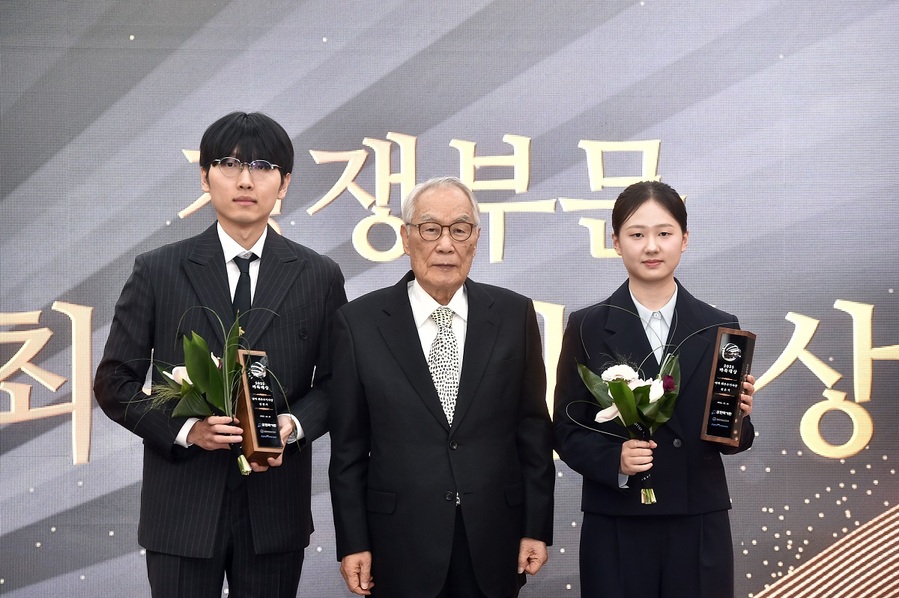 ▲ 신진서, 김은지 9단이 2025년 바둑대상 남녀 최우수기사상(MVP)의 주인공으로 선정됐다.ⓒ한국기원 제공