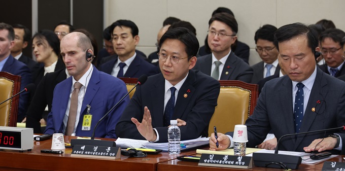 ▲ 배경훈 과학기술정보통신부 장관이 31일 오후 서울 여의도 국회에서 열린 쿠팡 침해사고 및 개인정보 유출, 불공정 거래, 노동환경 실태 파악과 재발방지 대책 마련을 위한 연석 청문회에서 의원 질의에 답변을 하고 있다. ⓒ뉴시스