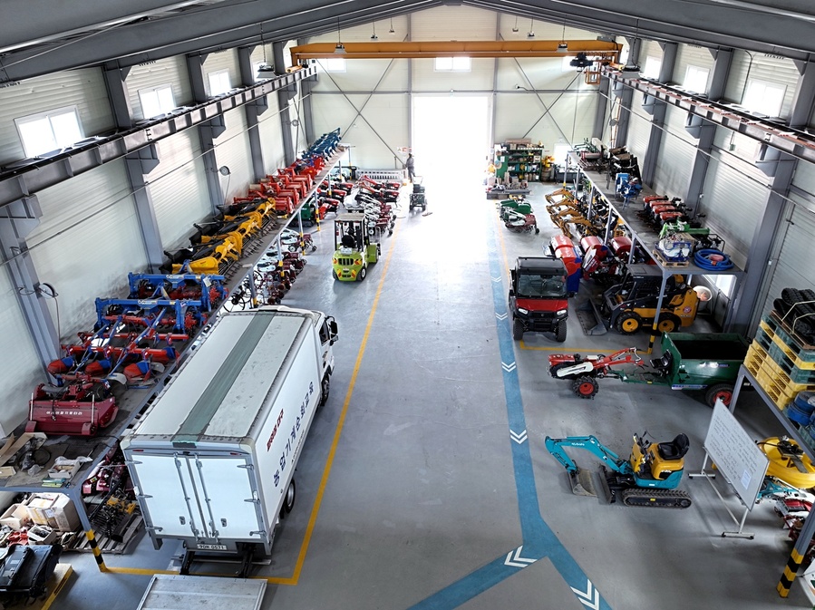 ▲ 대구시농업기술센터는 농산물 소비 부진과 농촌 인력난 가중으로 어려움을 겪고 있는 농업인들의 경영비 절감을 위해 임대 농기계에 대한 임대료 50% 감면을 2026년 12월 31일까지 연장 실시한다(임대사업소 내부 전경).ⓒ대구시