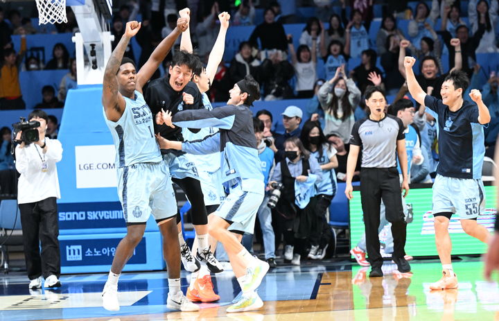 ▲ 소노가 한국가스공사에 극적인 1점 차 역전 승리를 거뒀다.ⓒKBL 제공