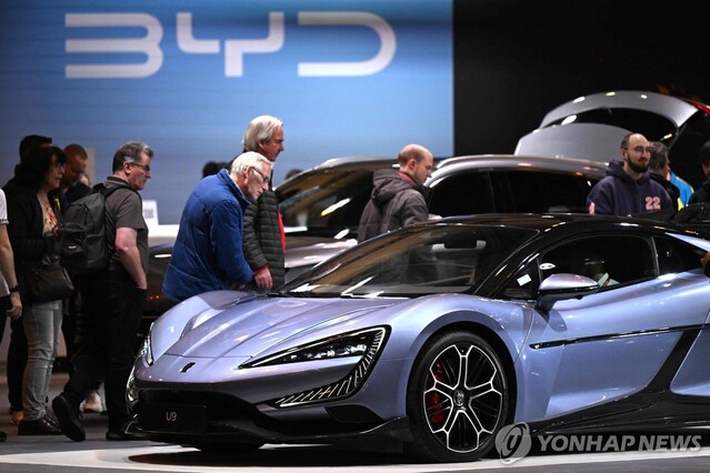 ▲ 독일 에센 모터쇼에 전시된 BYD(비야디)의 양왕 U9. 출처=AFPⓒ연합뉴스