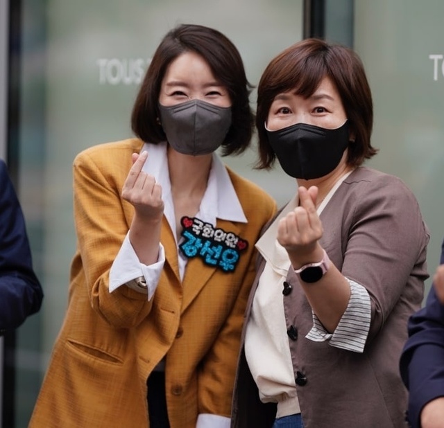 ▲ 강선우 의원과 김경 서울시의원이 2022년 9월 서울 강서구 더불어민주당 지역사무소에서 찍은 사진. ⓒ온라인 캡처