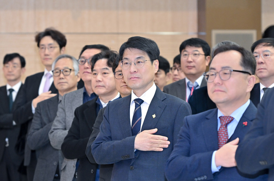 ▲ 김정기 대구광역시장 권한대행 행정부시장은 1월 2일 오전 10시, 200여 명의 대구시청 직원들과 함께 2026년도 새해 시정 운영 방향을 공유하는 시무식에 참석했다.ⓒ대구시