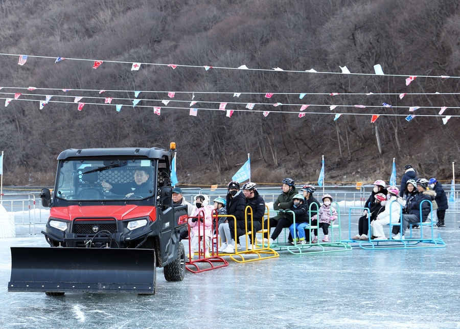 ▲ 스케이트장과 얼음열차를 비롯한 다양한 먹거리도 마련돼 꽁꽁 겨울축제는 남녀노소 누구나 즐길 수 있다. ⓒ영양군