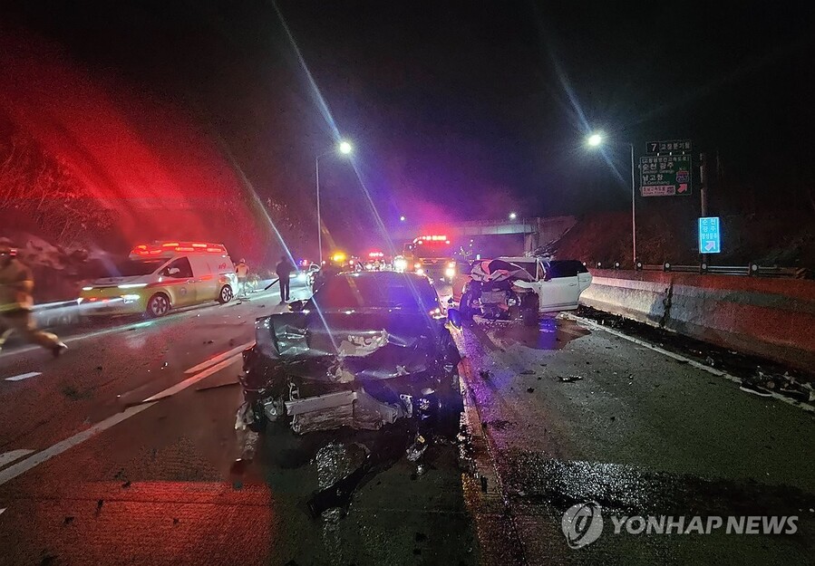 ▲ 서해안고속도로 사고 현장. ⓒ연합뉴스