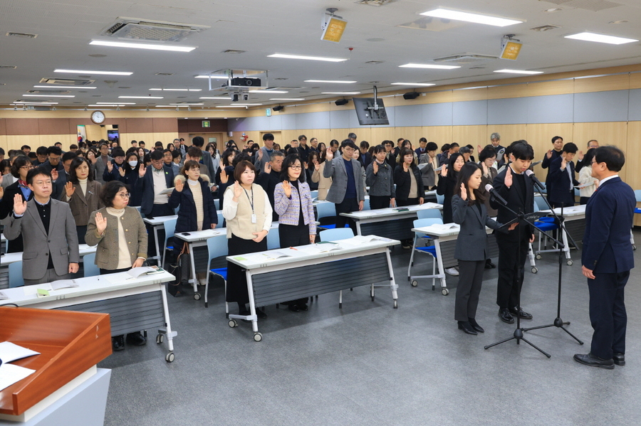 ▲ 대구 수성구(구청장 김대권)는 지난 2일 구청 대강당에서 전 직원을 대상으로 ‘청렴수성 다짐 결의대회’를 열었다.ⓒ수성구