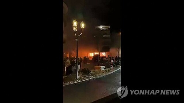 ▲ 지난 1일 화재가 발생한 스위스 크랑 몽타나 주점 르 콩스텔라시옹. 출처=AFPⓒ연합뉴스