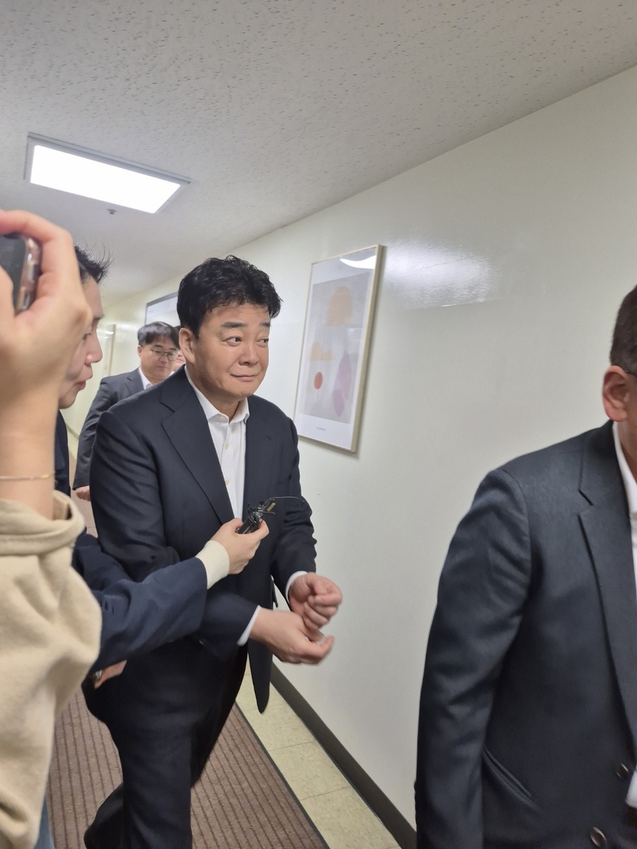 ▲ 백종원 더본코리아 대표가 지난해 3월 열린 더본코리아 주주총회에 참석하고 있다.ⓒ김보라 뉴데일리 기자